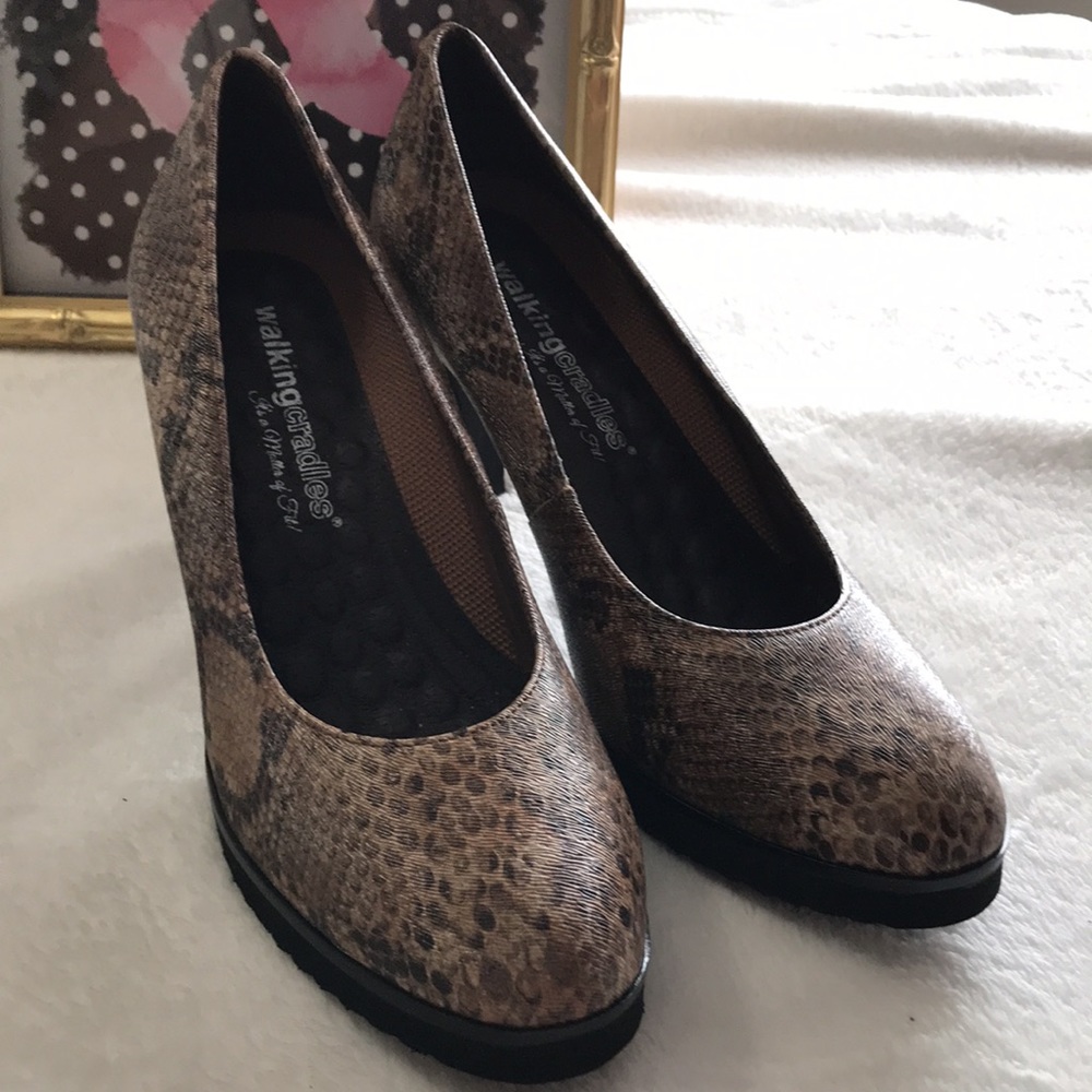 Shoes walking cradles.